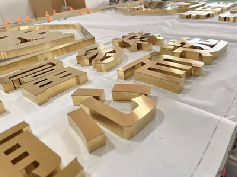 独山拉丝不锈钢字的特点。