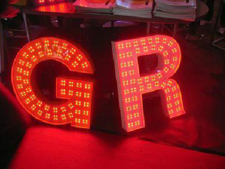 独山LED发光字常见的安装误区。